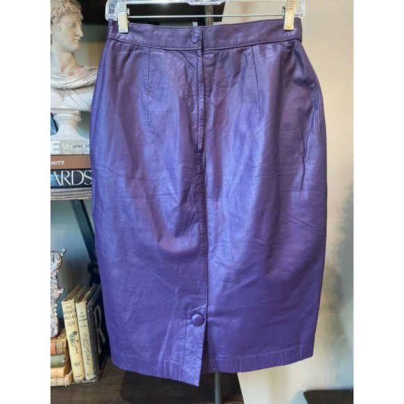 (Sold) Vintage Elizabeth New York Leather Skirt - Picture 4 of 8